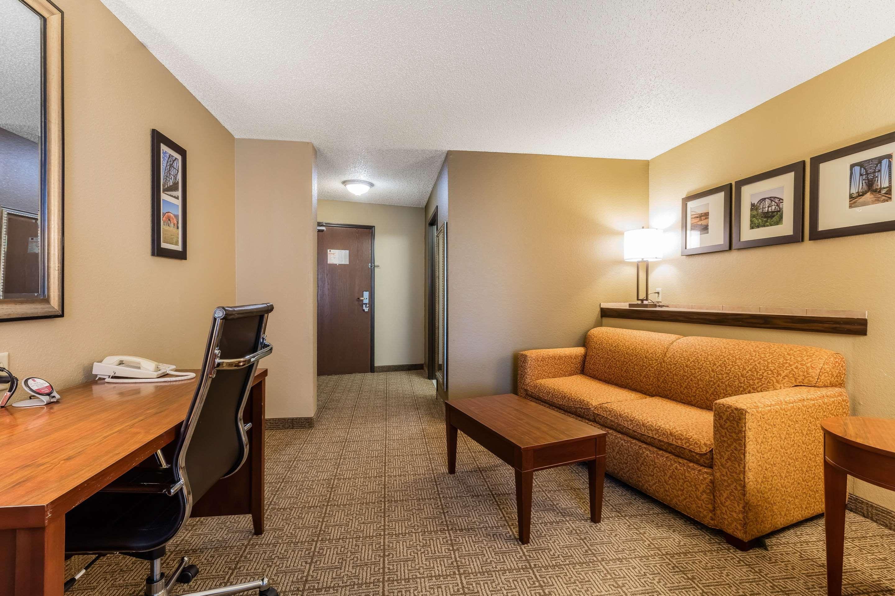 Comfort Suites Jonesboro University Area Exterior photo