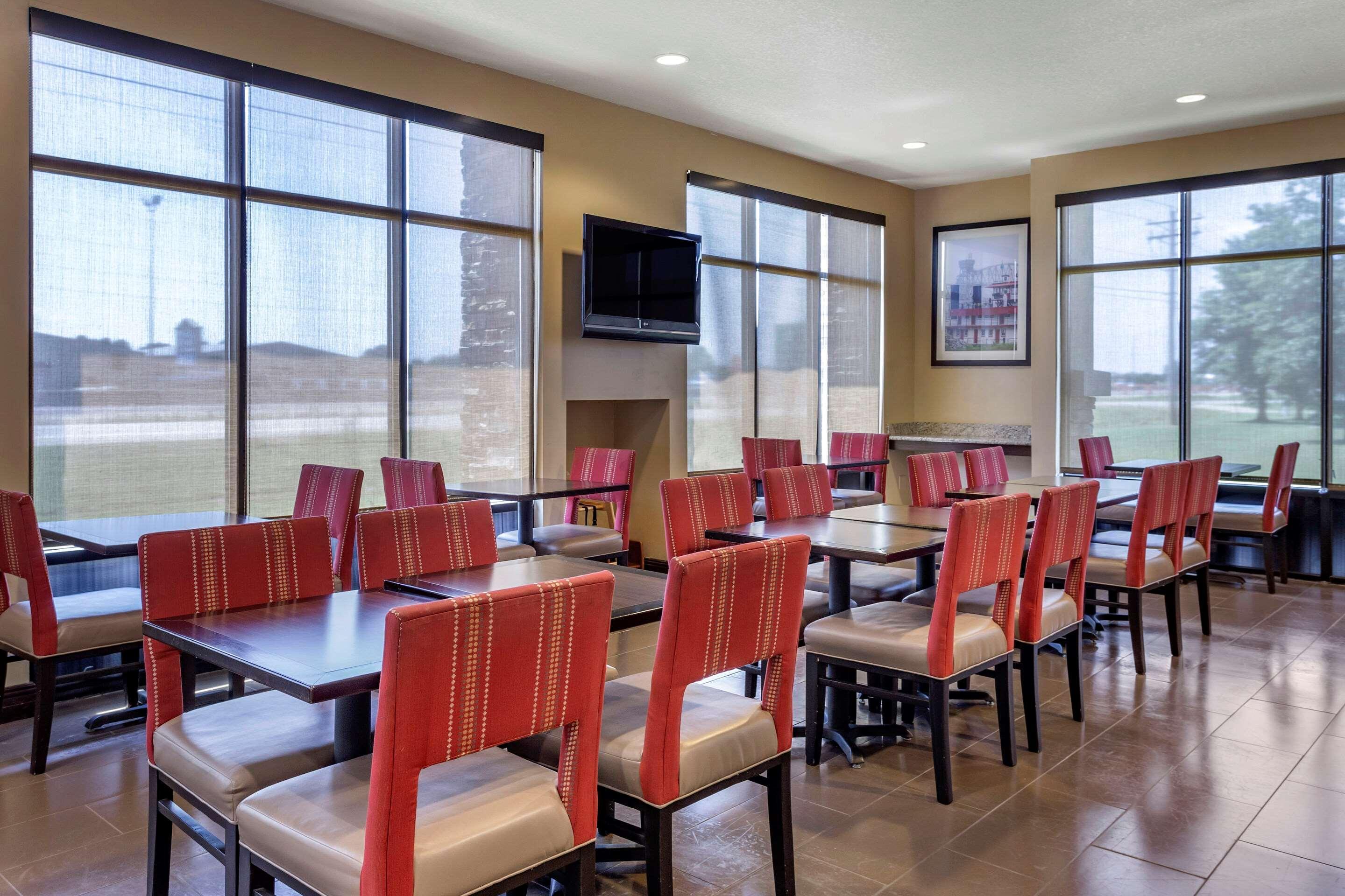 Comfort Suites Jonesboro University Area Exterior photo
