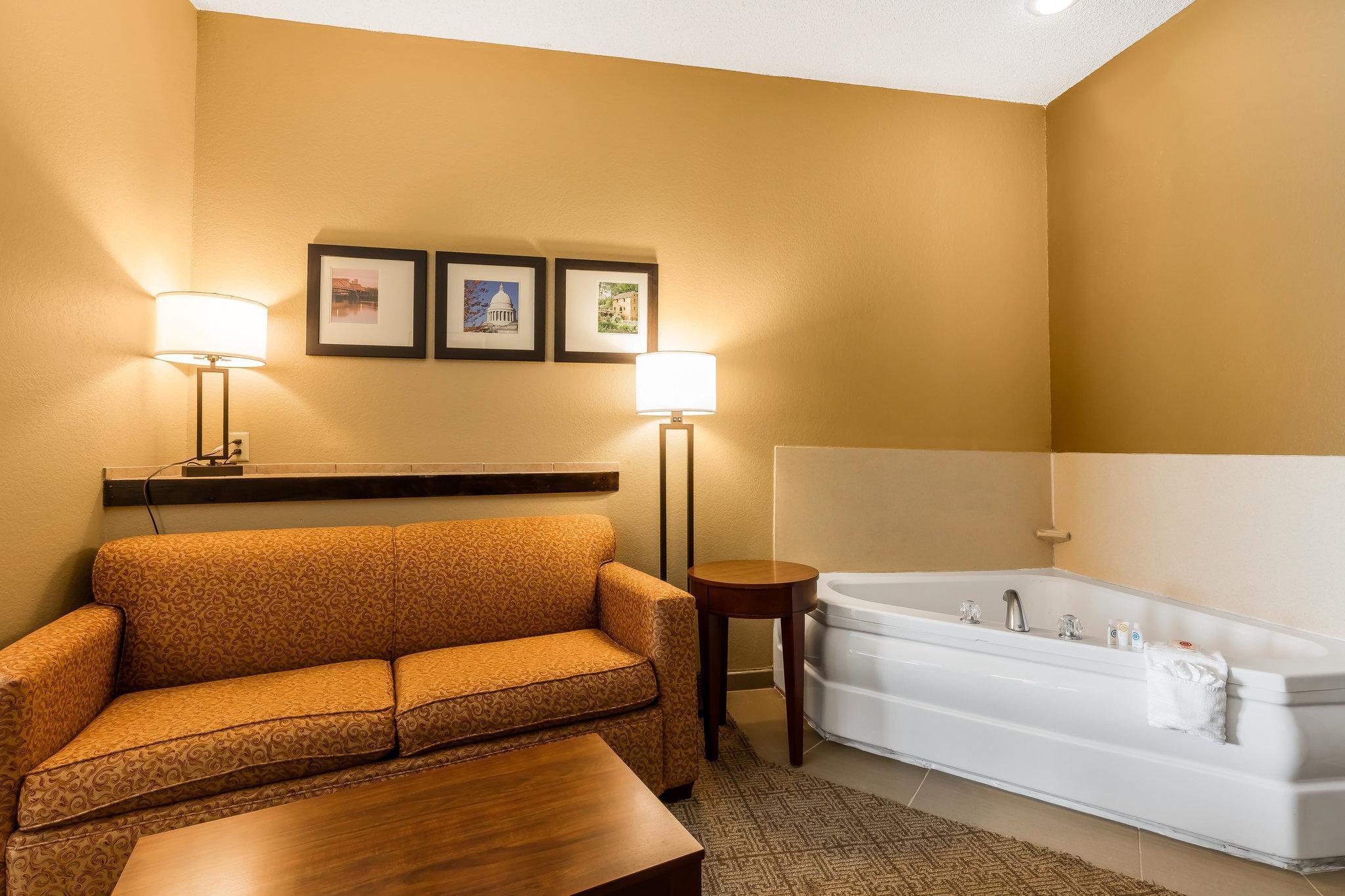Comfort Suites Jonesboro University Area Exterior photo